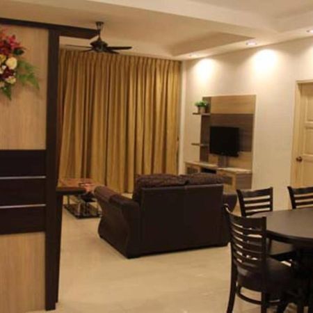 Crown Imperial Court Apartment 金马仑高原 外观 照片